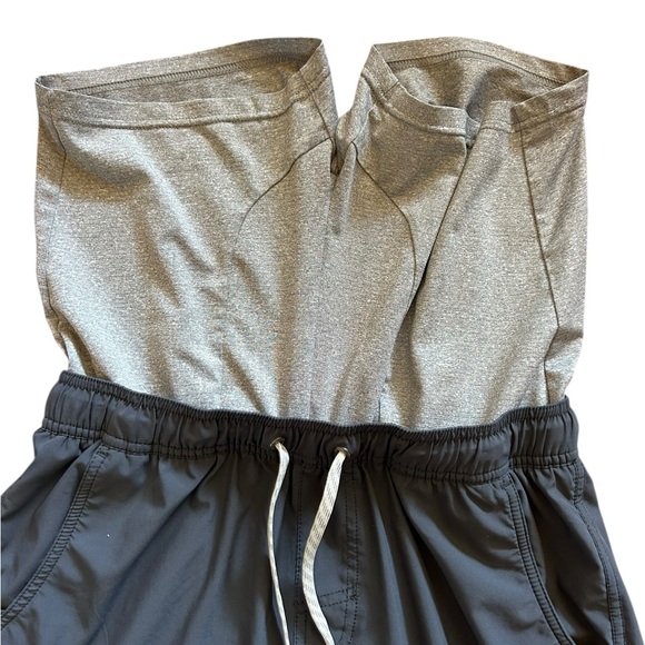 Vuori Shorts Deep Charcoal with Gray Core Liner 7” Inseam - Picture 4 of 6